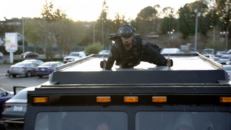 S. W. A. T.: Спецназ города ангелов 15 серия S. W. A. T.: Спецназ города ангелов 15 серия