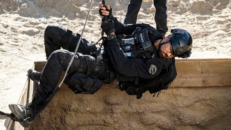 S. W. A. T.: Спецназ города ангелов 4 сезон 10 серия S. W. A. T.: Спецназ города ангелов 4 сезон 10 серия